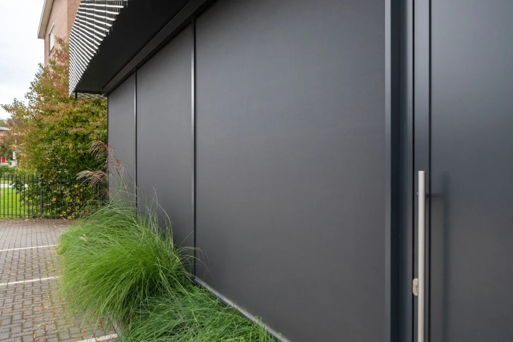 Zonwering beschermend tegen verblinding